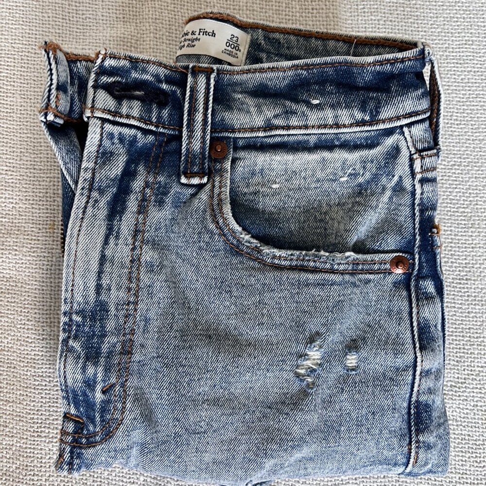 Abercrombie Ultra High Rise Ankle Straight Jeans | Petite Size 23 - Picture 2 of 6